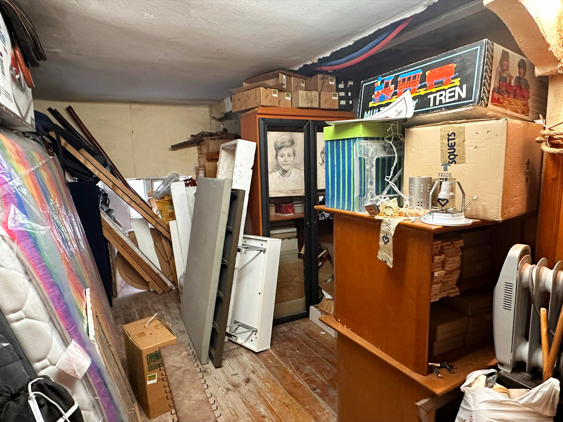 Photo 10 of Unique Opportunity in the Heart of Sabadell: Corner House Sold as Bare Ownership.
