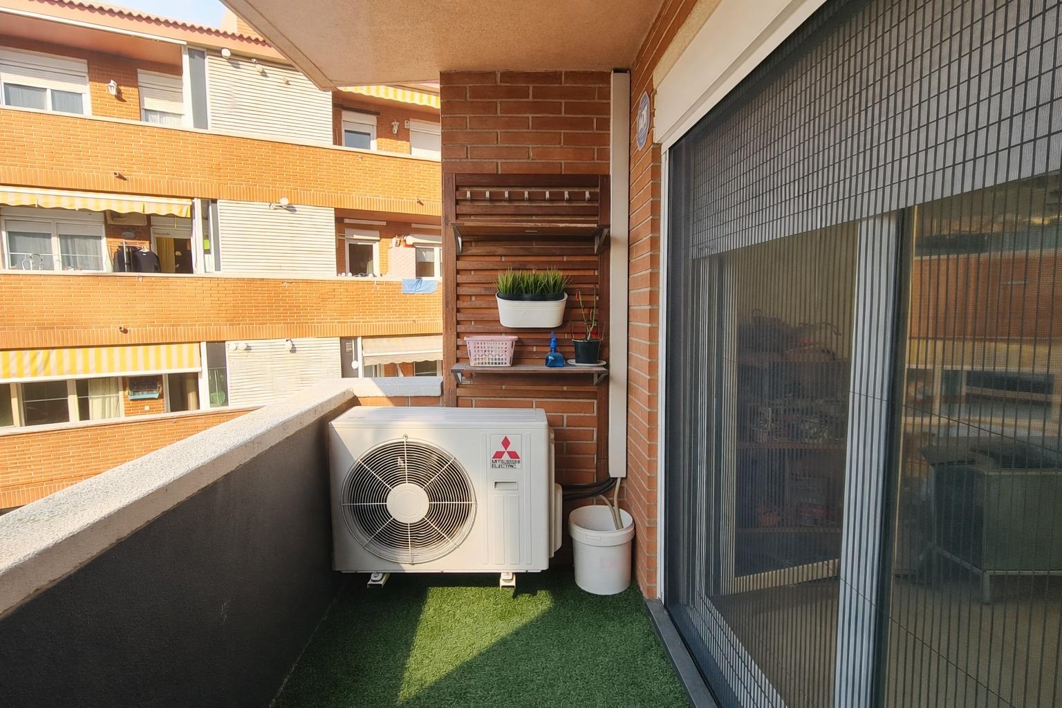 Foto 12 de Pis de 3 habitacions i 2 terrasses a Sant Jordi Park de Rubí.