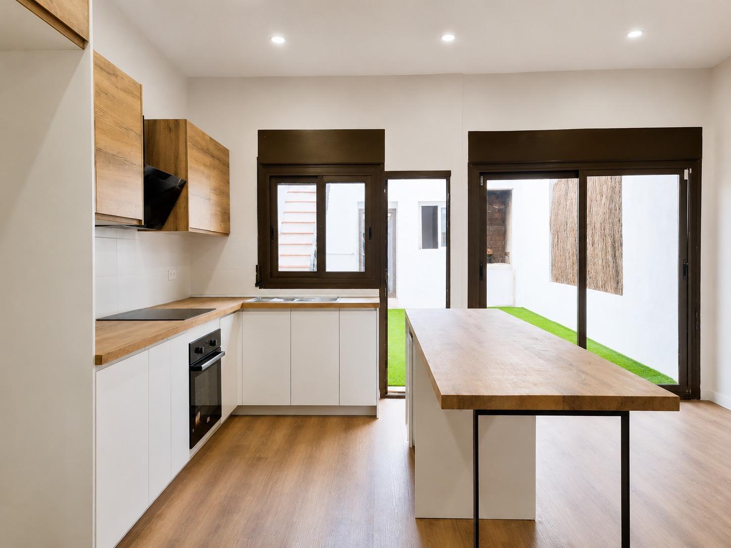 PISO DE 3 HABITACIONES EN CAN PALET CON TERRAZA Y PATIO.